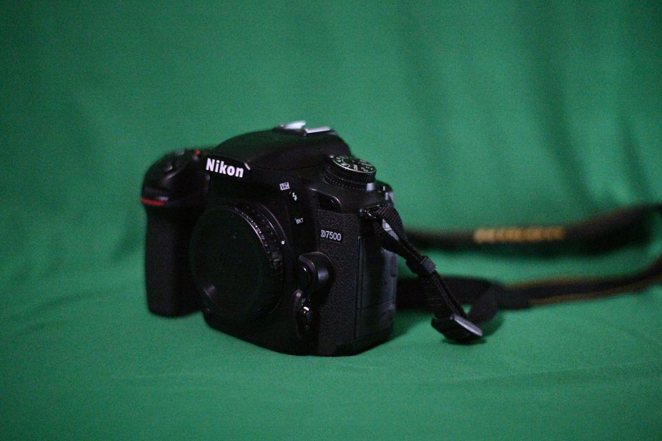 Nikon D7500 Like NEW BODY ONLY