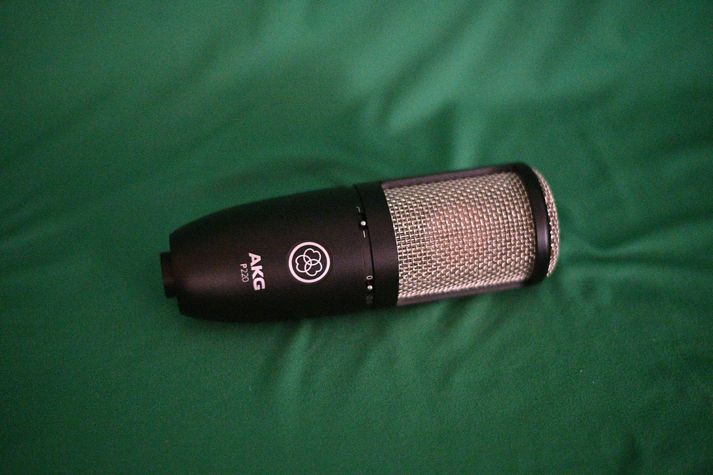 AKG Pro Audio P220 High-Performance Condenser Microphone, Great for Vocals, Guitar, Brass. XLR Connector, Black