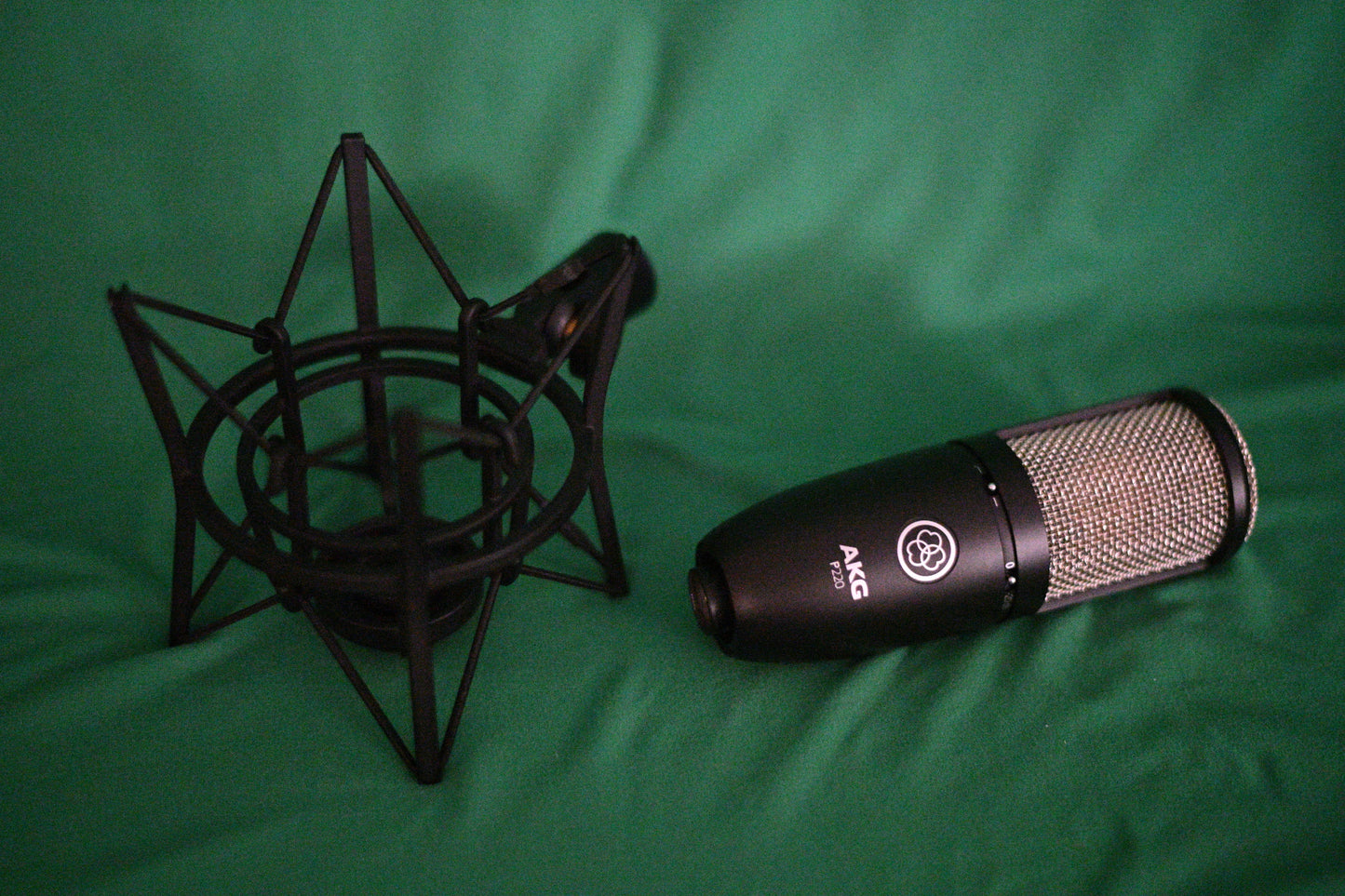 AKG Pro Audio P220 High-Performance Condenser Microphone, Great for Vocals, Guitar, Brass. XLR Connector, Black