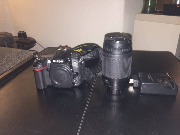 Nikon D7000 wit Lens 70mm-300mm Camera & Telephoto Lens Kit